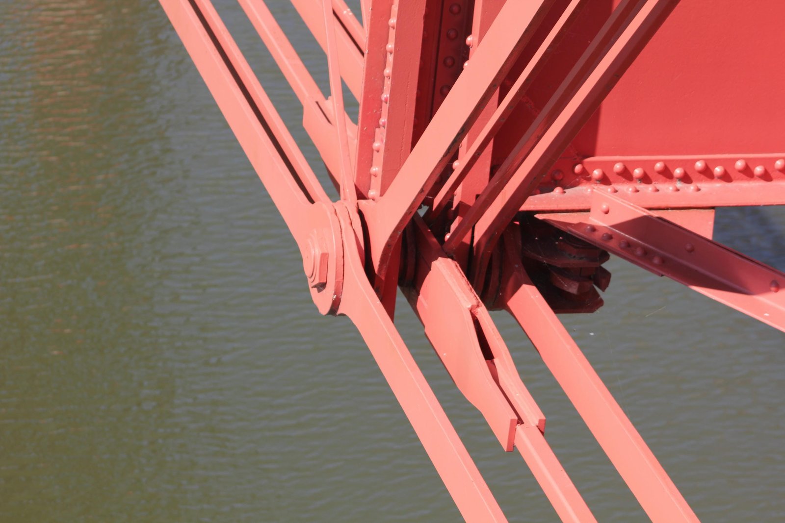 Lower connection